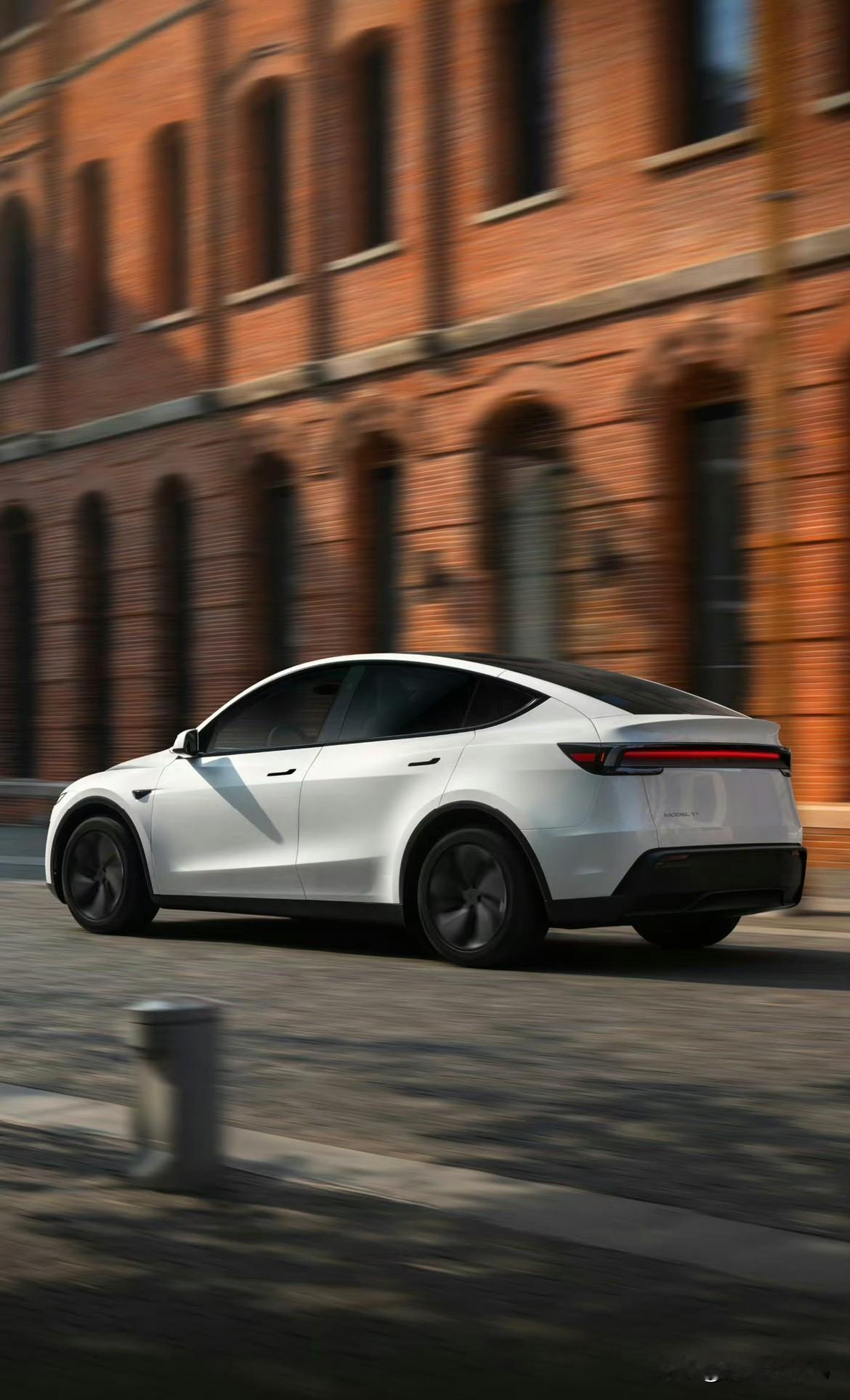 2025年，特斯拉Model Y在欧洲卖得挺好，全年一共卖了15万多辆，是当地最