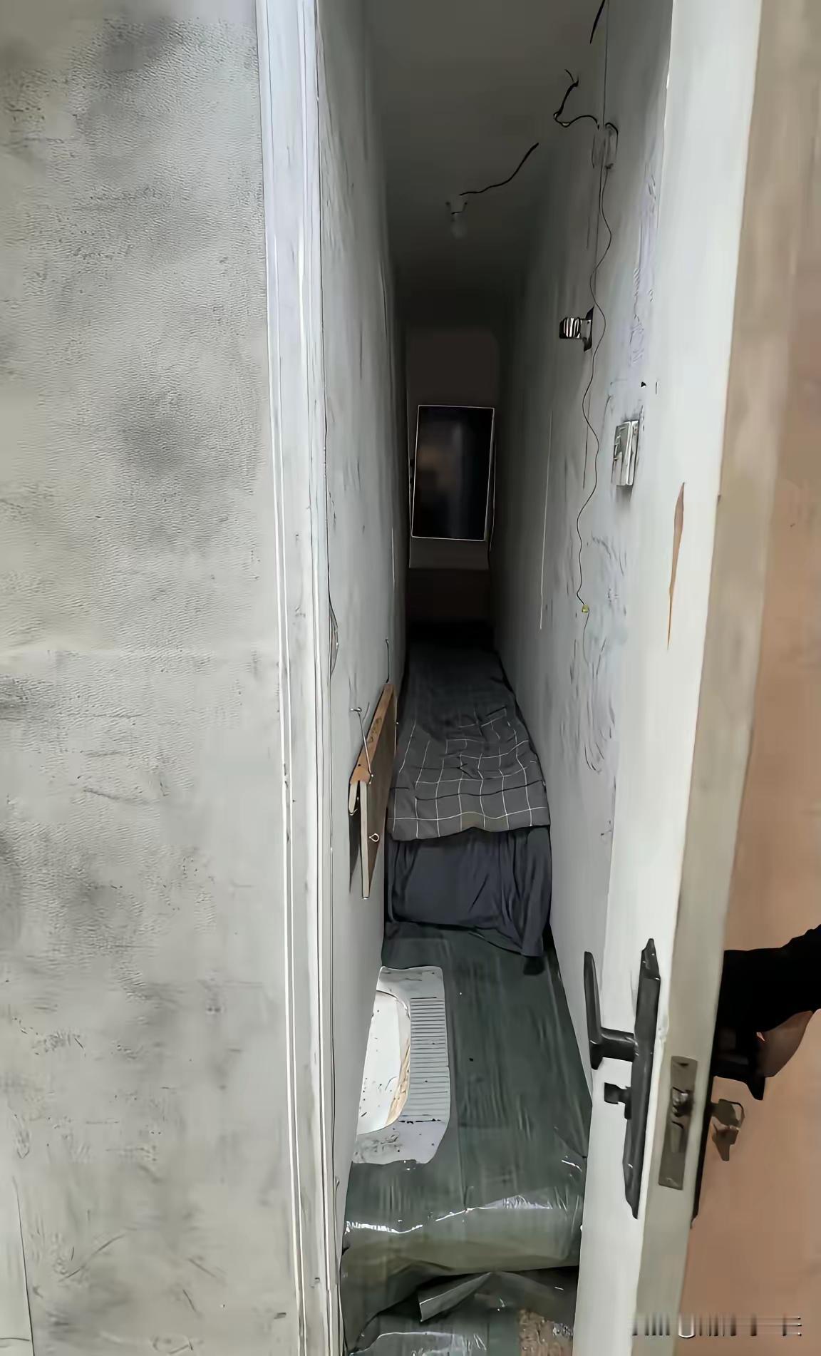 帝都，寸土寸金，说实话，也比露宿街头要强[笑哭]