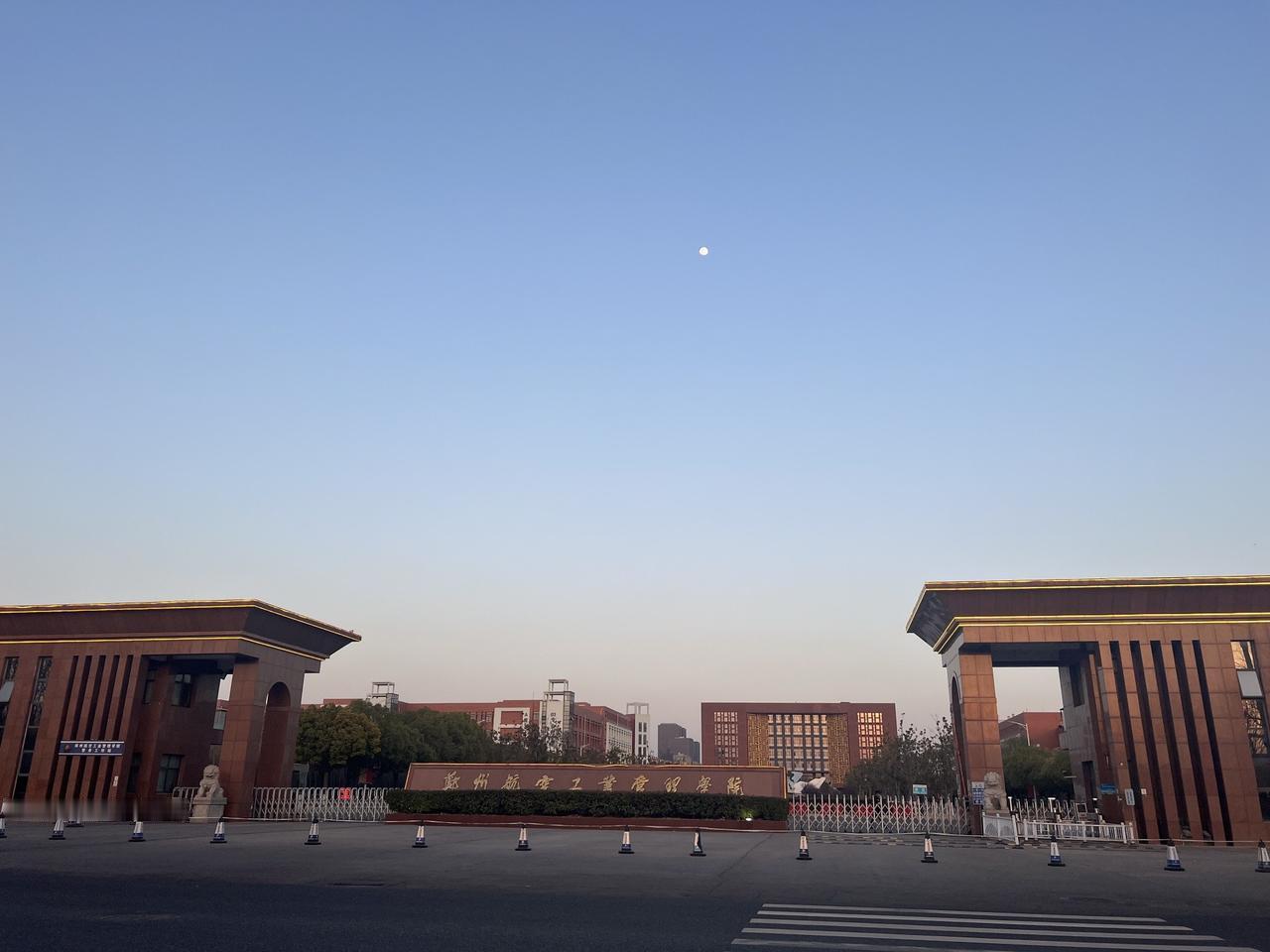 现在的航院，空调也安上了，体育馆也建起来了，无人机研究院也有了，希望你越来越好。