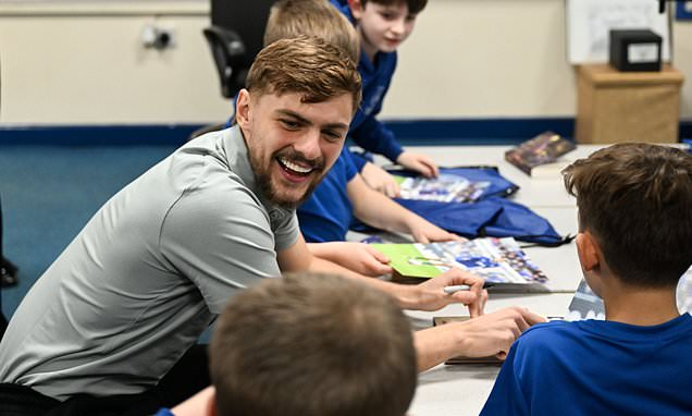 霍尔：在切尔西很奇怪，无论周中表现有多好周末都不派上我