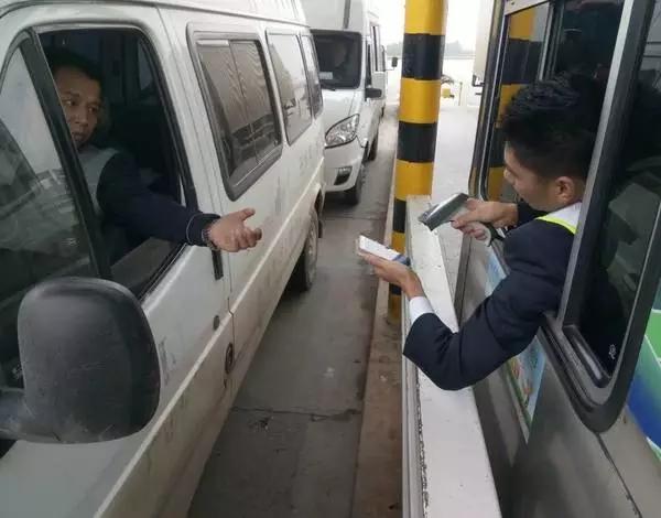 在这个快节奏、竞争激烈的时代，我们似乎越来越习惯了“快”，也逐渐忽略了人与人之间