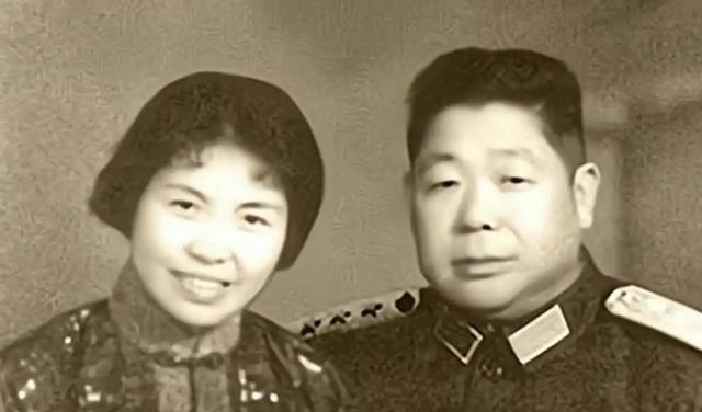 1949年，陈赓将军到上海岳父家探望家人，王璇梅那时刚从北方大学医学院毕业，随南