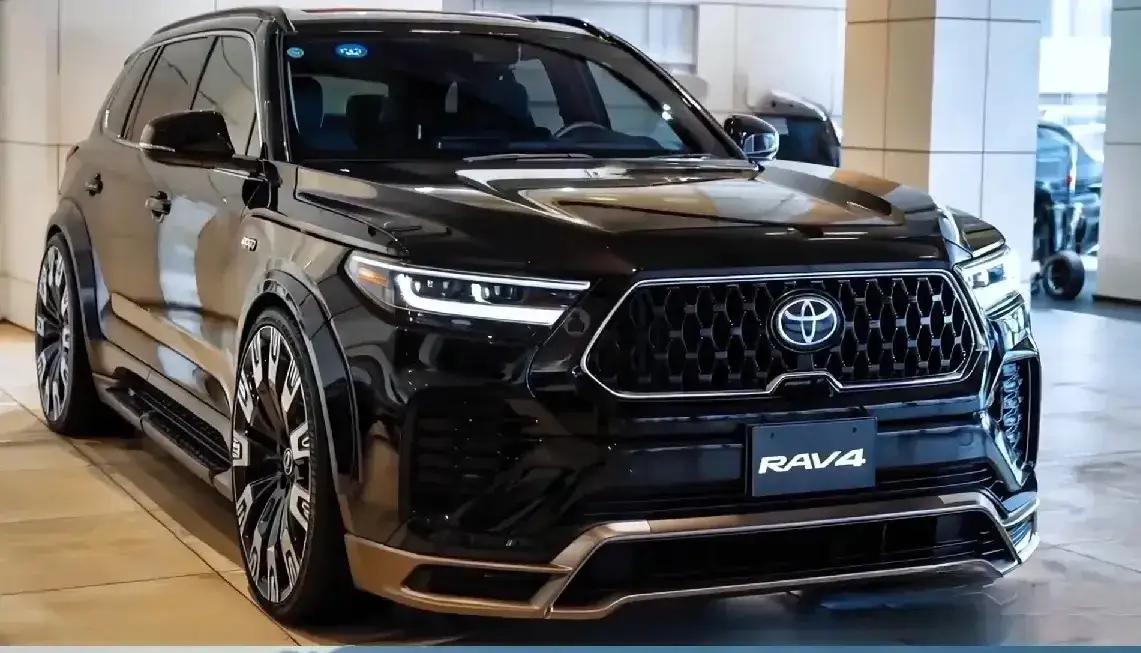 荣放，破局新生，在汽车的浩瀚星河中，丰田王牌智混荣放，宛如一颗耀眼的新星，以15