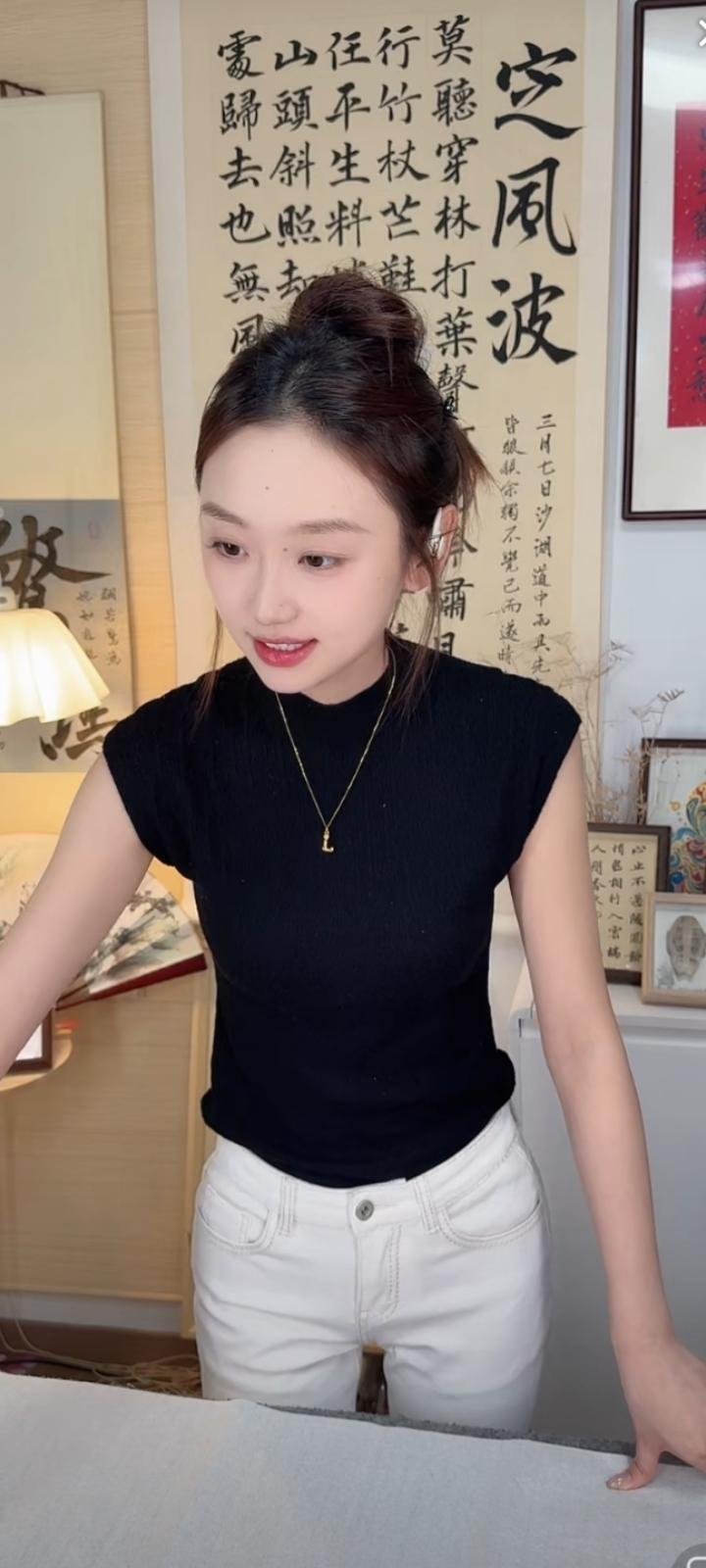 四季轮换，春去秋来，所有的风景都在更新，唯独心底的你从未褪色。思念不是负担，是岁