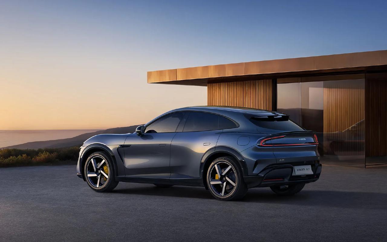 小米YU7的影青色和深海蓝，真是美到我心巴上了！影青色灵感源于温润如玉的影青瓷，