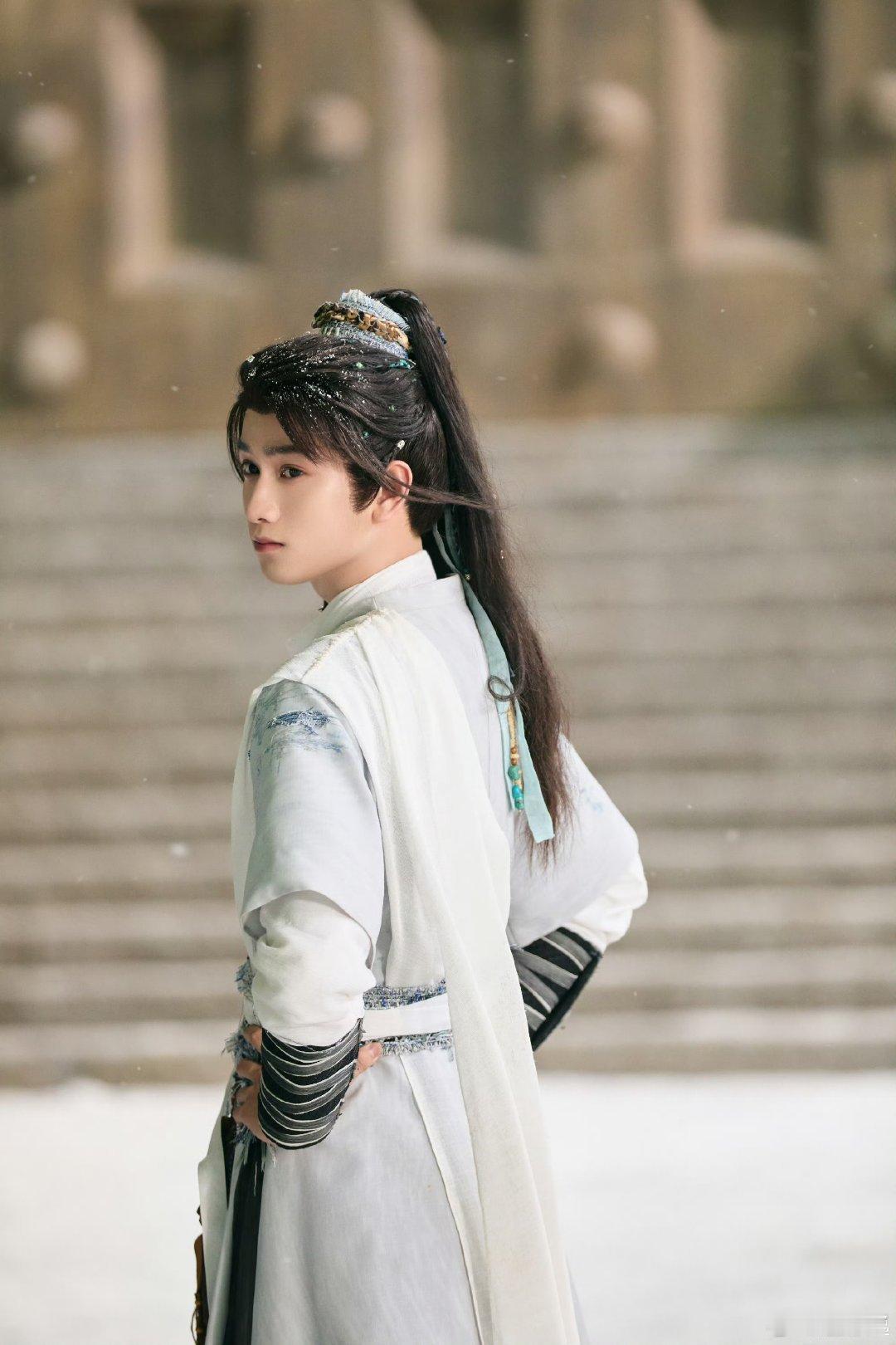 敖子逸   《水龙吟》池云 