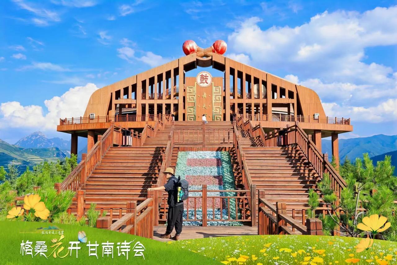 探寻黄河之源，天下万卷河流纵横
推开青藏之窗，绽放隽美生态之光
开启心灵秘境，如