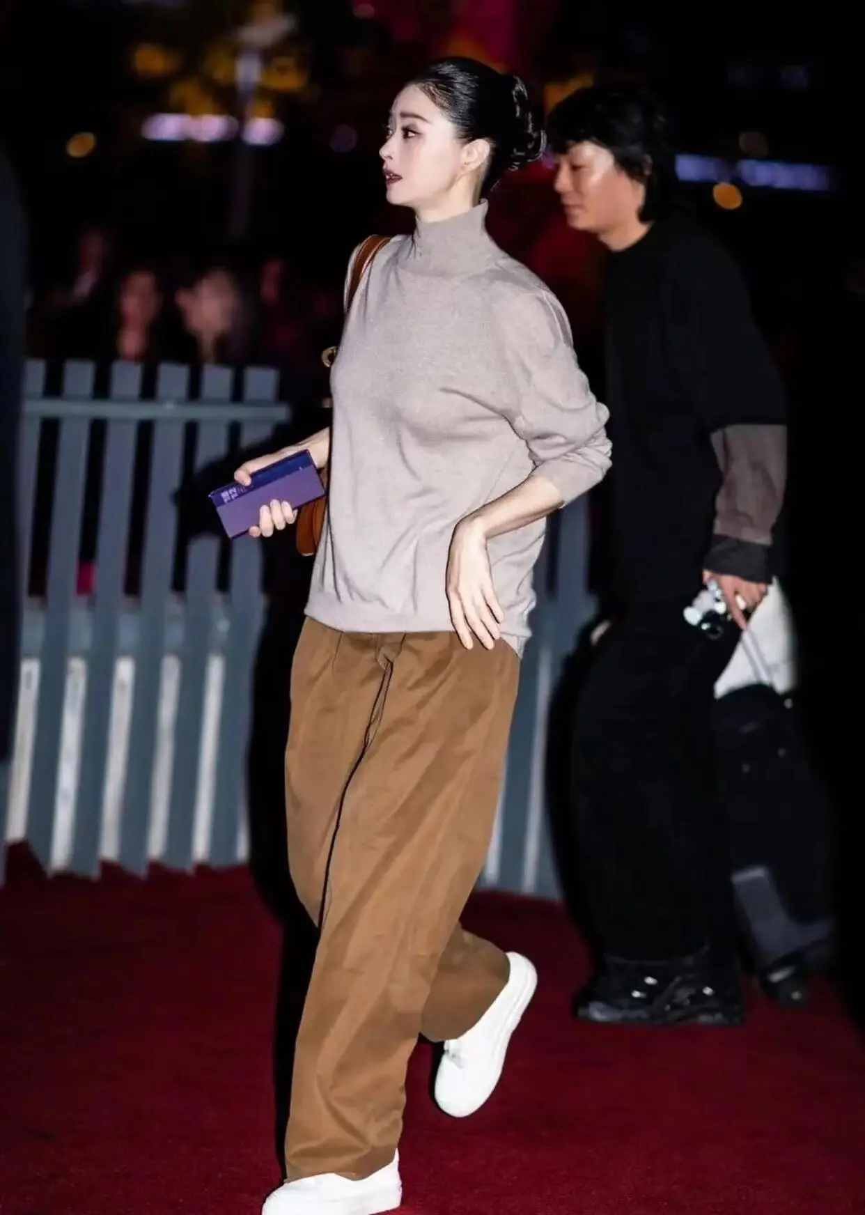 蒋欣的“冻龄”，根本不是靠脸。都说蒋欣43岁还像当年的华妃，可没人细想...