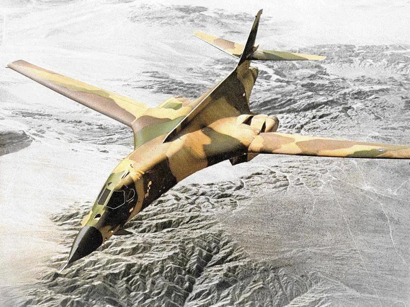冷战。 20 世纪 80 年代初。一架美国空军 B-1A 枪骑兵超音速战略轰炸机