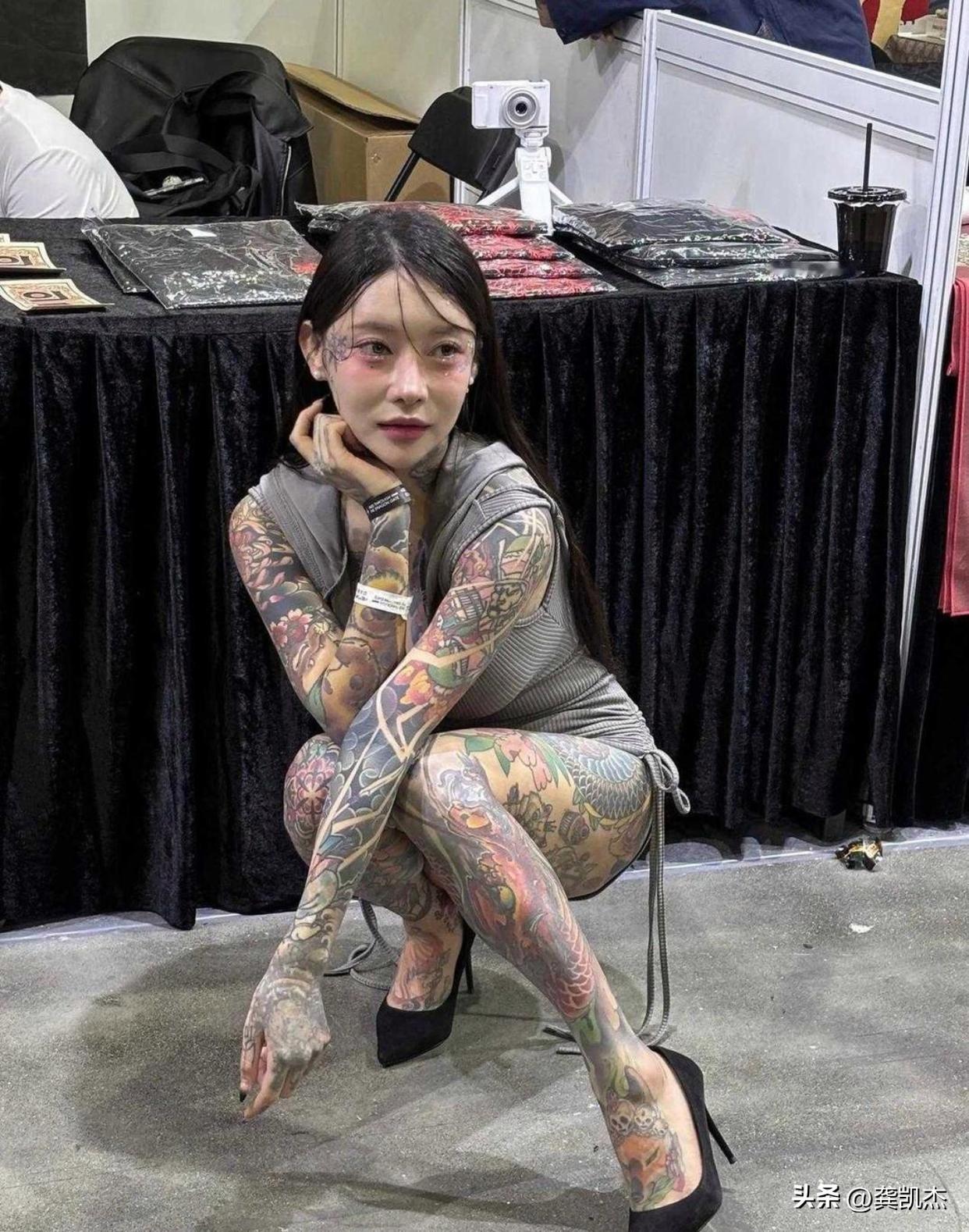 不懂就问：这应该是贴上去的，不是纹上去的吧！