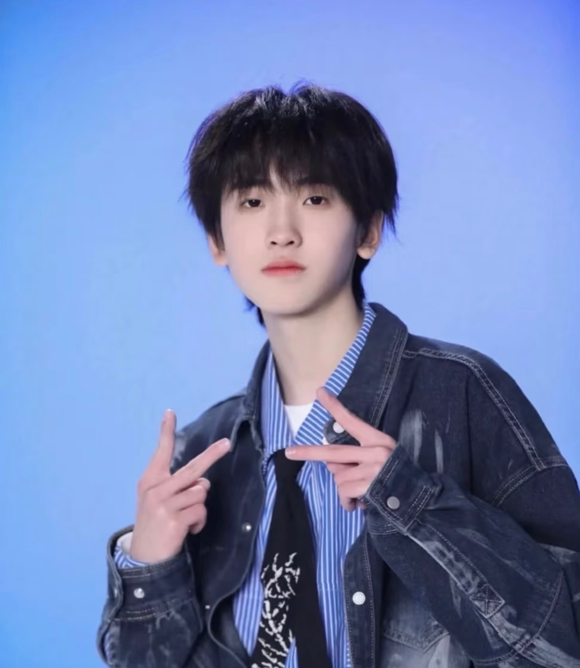 左奇函上车把妈妈落下了其实是在开到前面去等妈妈一起上车这样不会有那么s s追估计