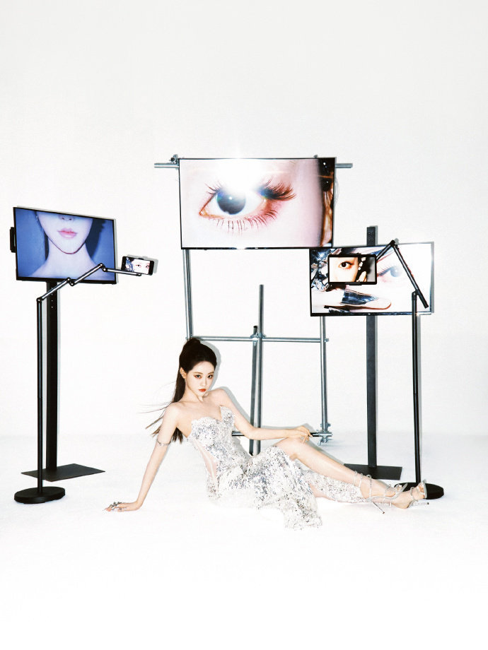 祝绪丹高马尾机械姬祝绪丹把迪斯科球穿身上了 谁能拒绝会发光的机械姬祝绪丹啊！高马