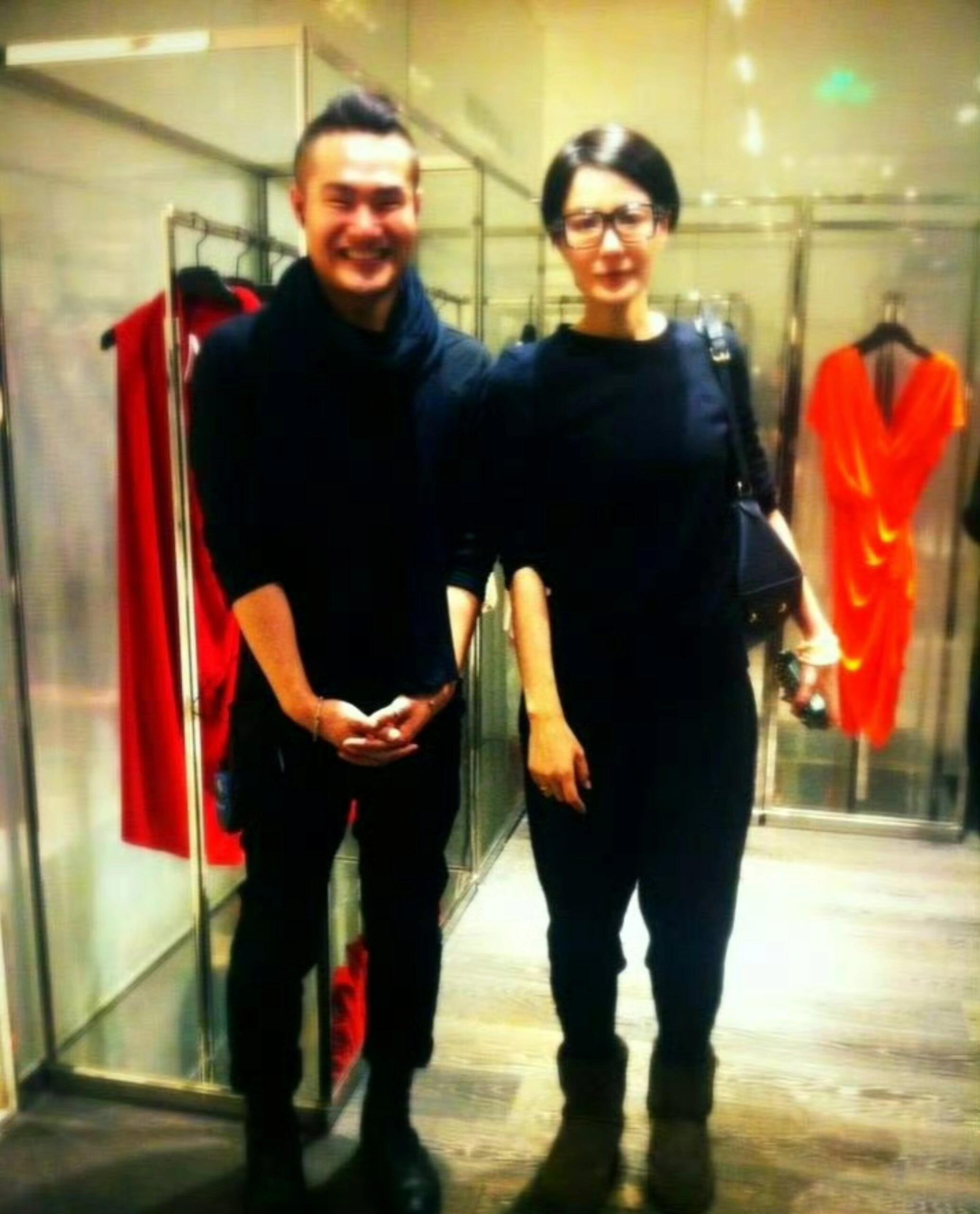 那些年爱购物爱逛街的王菲 