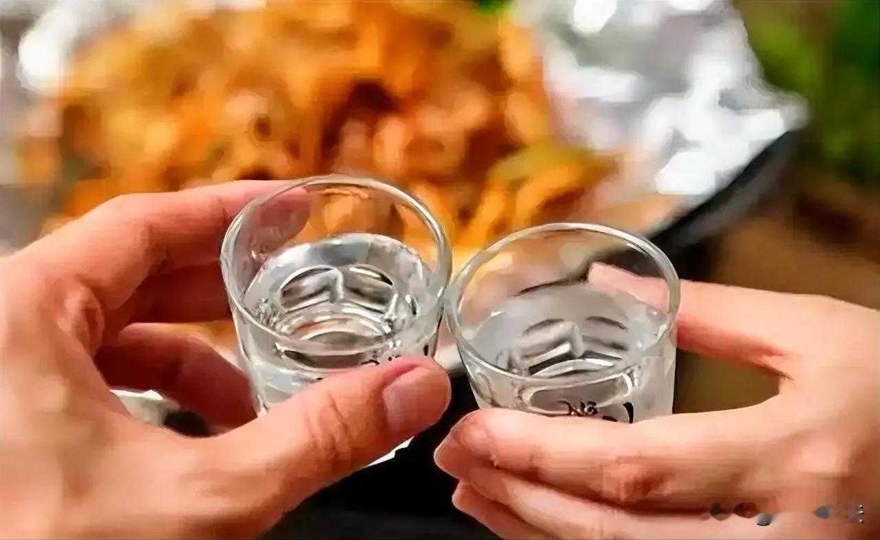 又是喝酒惹的祸！黑龙江齐齐哈尔，一男子在参加聚餐过程中饮酒，而后，他们又来到歌厅