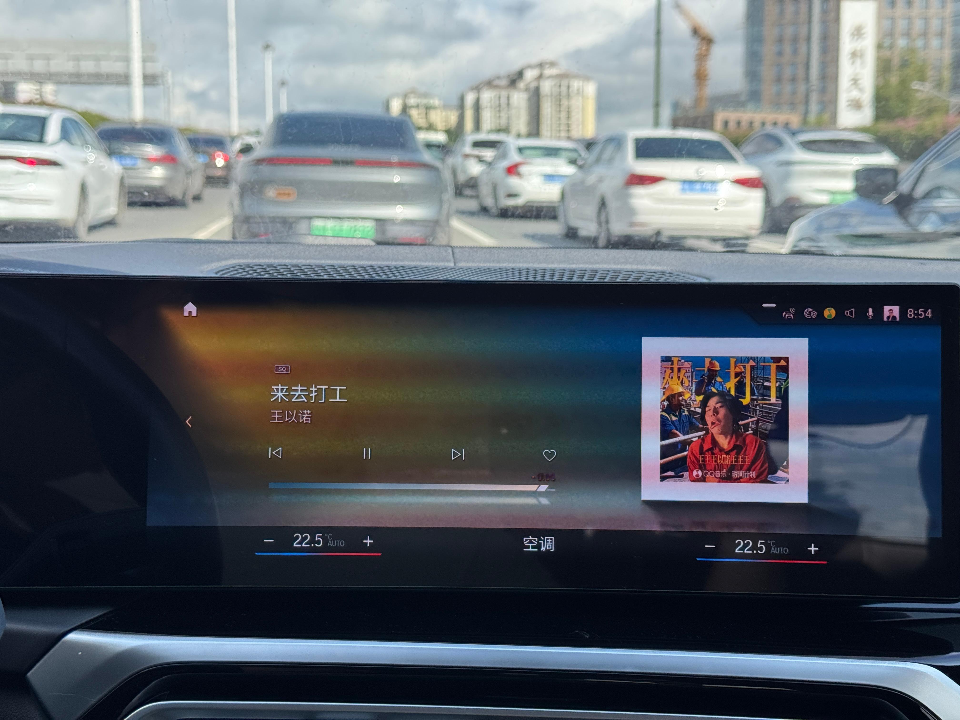 不是，iDrive 你是认真的吗？上班堵车的时候给我推荐了这首歌过来，果真牛马认