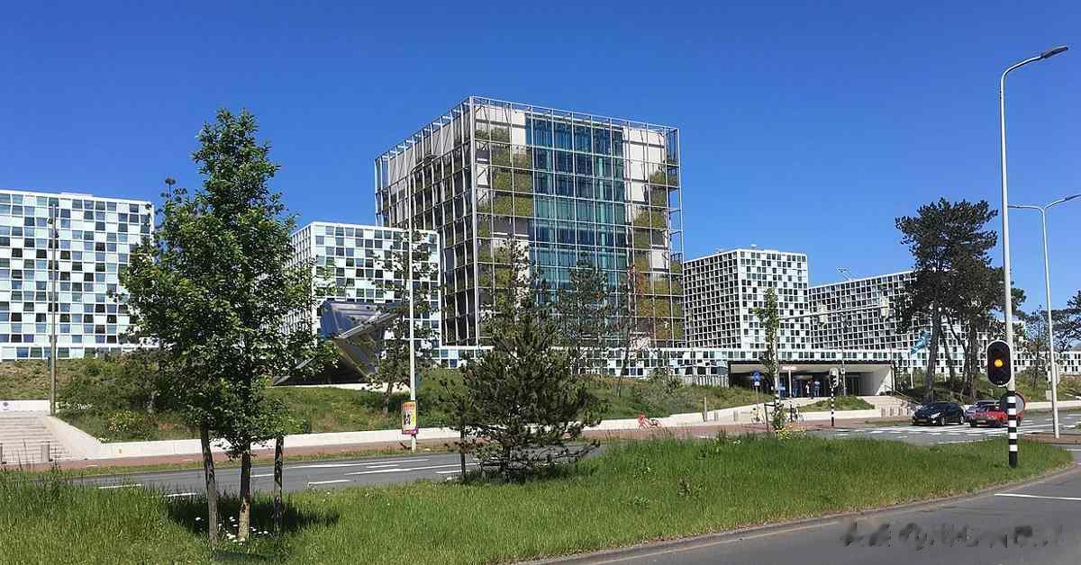 南非总统又双叒叕在国际政治中掉了个大马趴！这次的幺蛾子是，南非一度想招呼普京“光