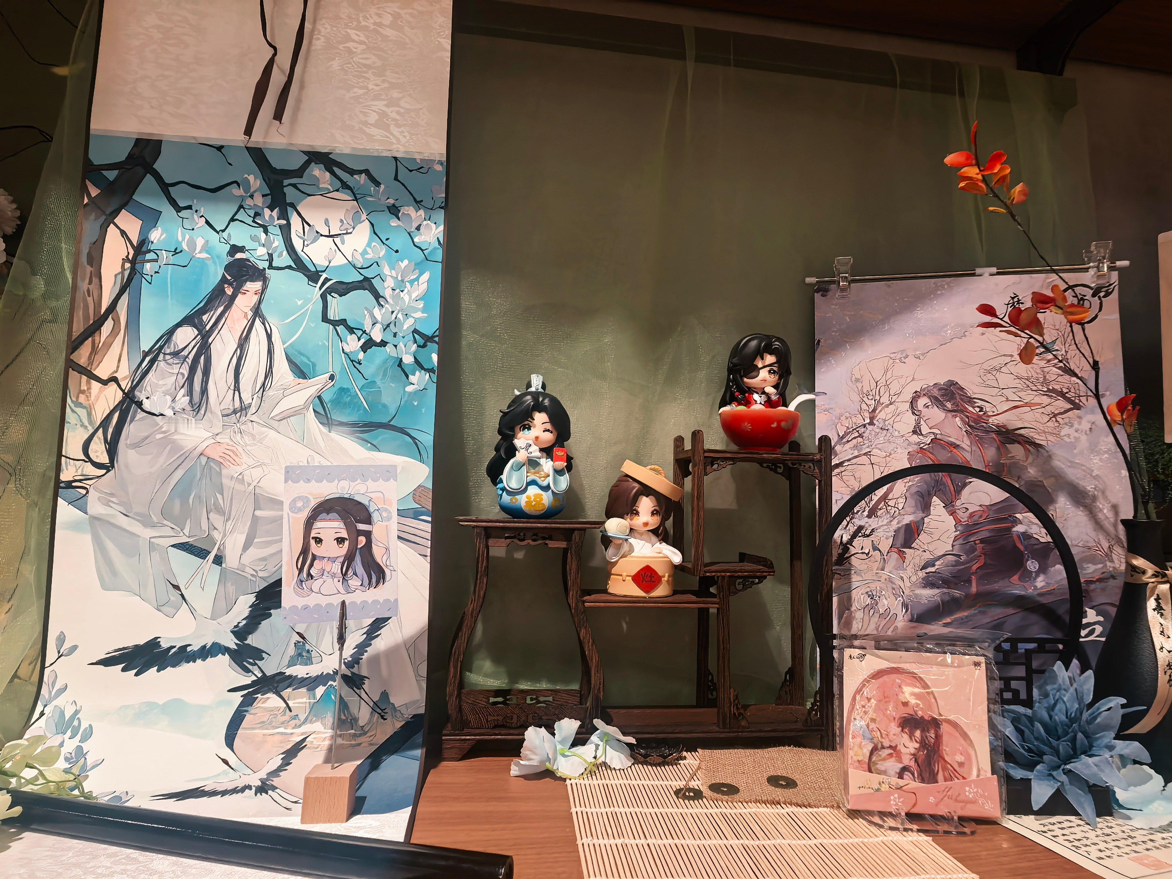 这家店摆的还挺好看的，魔道天官专区，很显眼[期待] ​​​