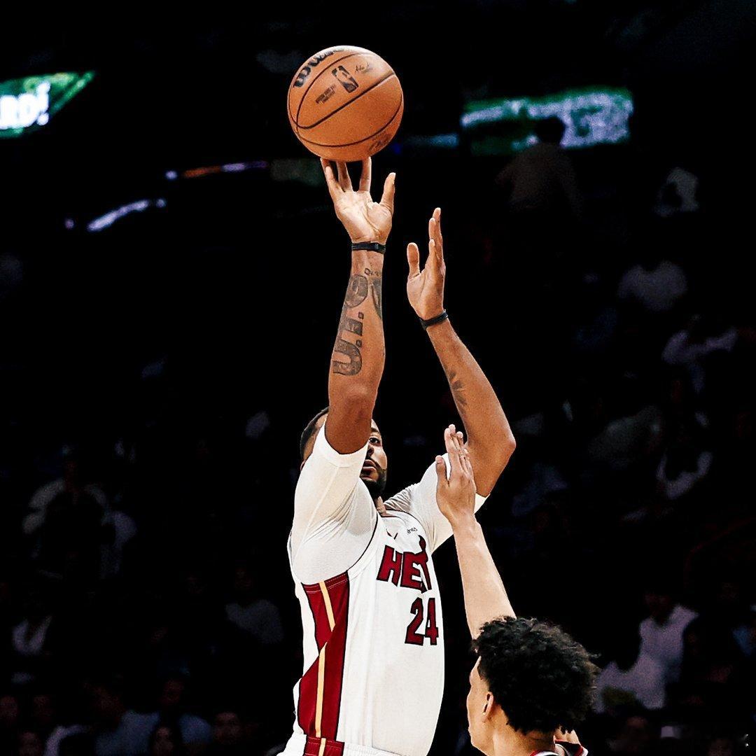 热火官方宣布，鲍威尔对阵独行侠的比赛因左脚踝扭伤缺阵。热火vs独行侠新赛季篮不住