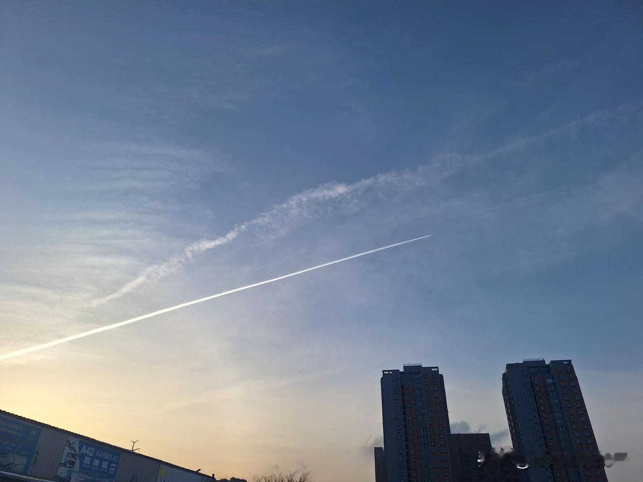 斜阳西下，白虹贯天