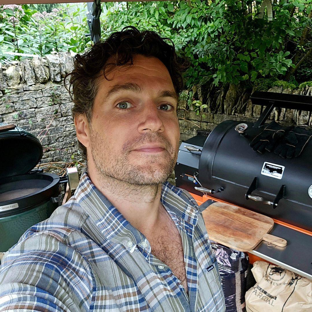 爱做烤肉的亨利发了个自拍🤳 ​​​
