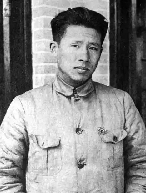 1933年，廖承志被捕，在狱中，他看到了同样被捕的陈赓，就对陈赓说：“我有办法救