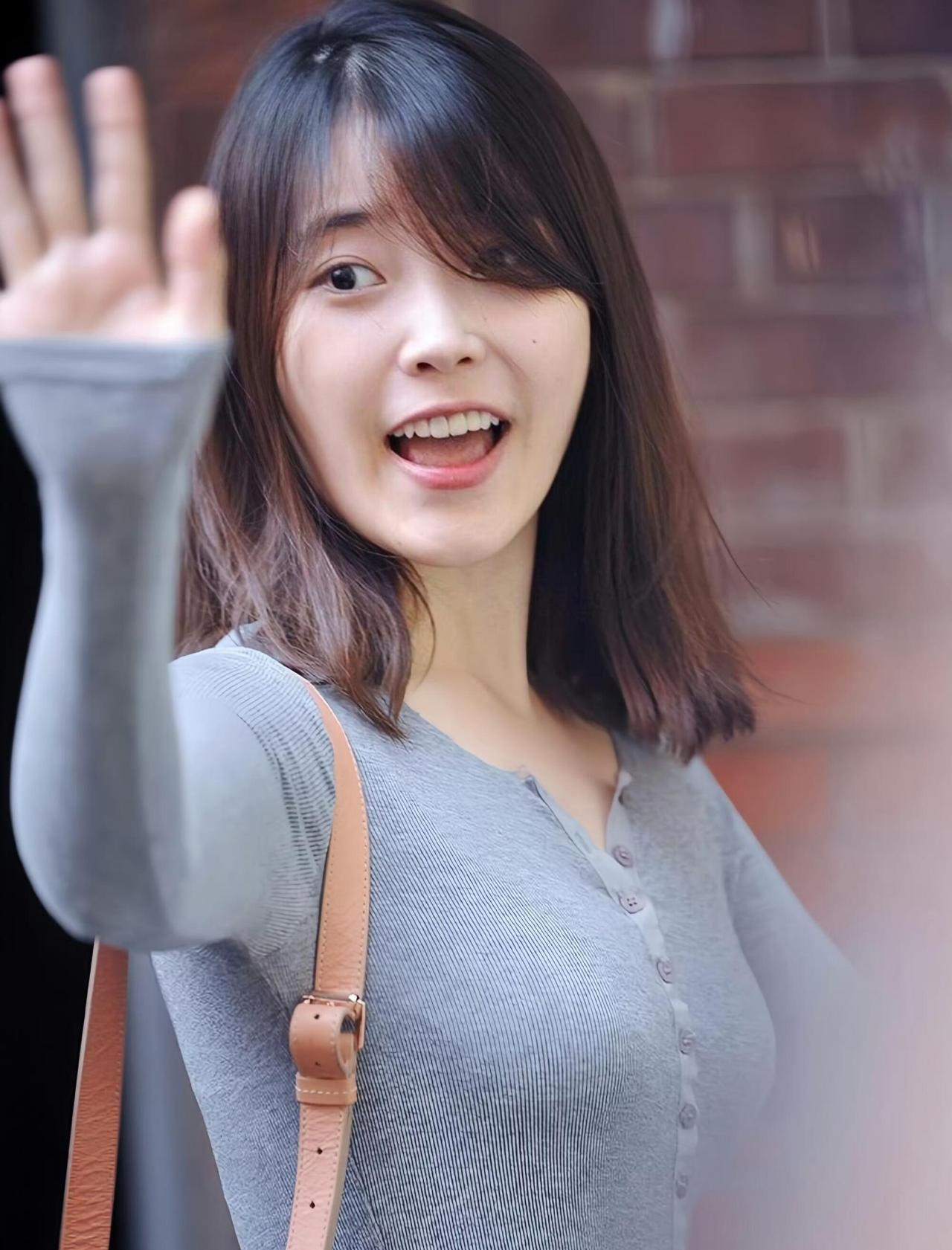 李知恩紧身衣服好美啊 ​​​