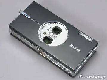 豆包简直是压力全吃之人这两天我一直在夸奖荣耀Robot Phone的“敢想敢不同