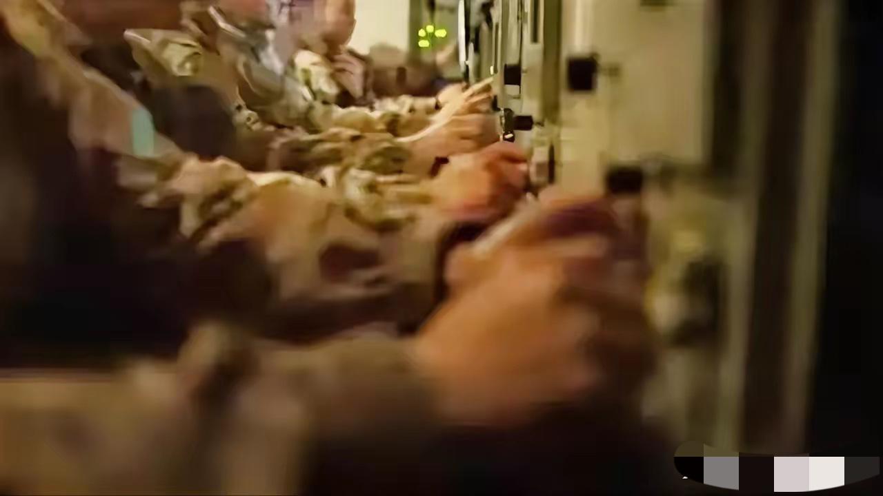 东部沿海阵地，导弹全时竖立，今晚，刚刚也已经通电话。

这不是摆拍，更不是临时作