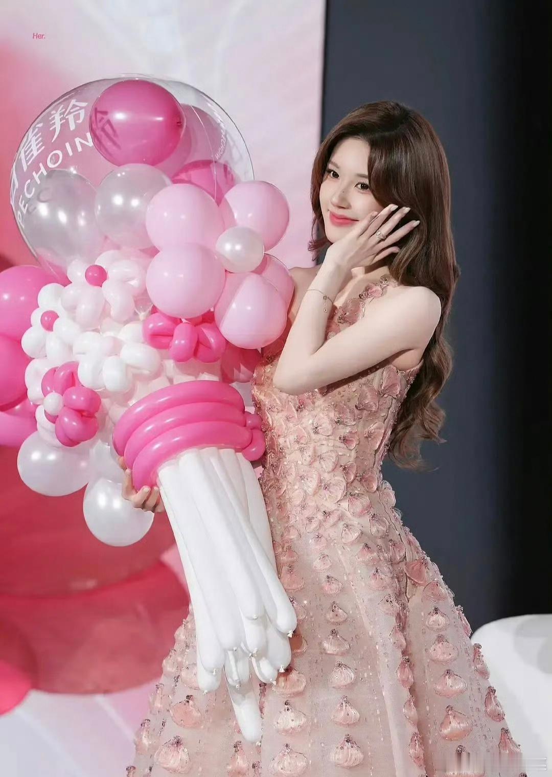 马上要夏天啦，露思要拍戏了，期待吗