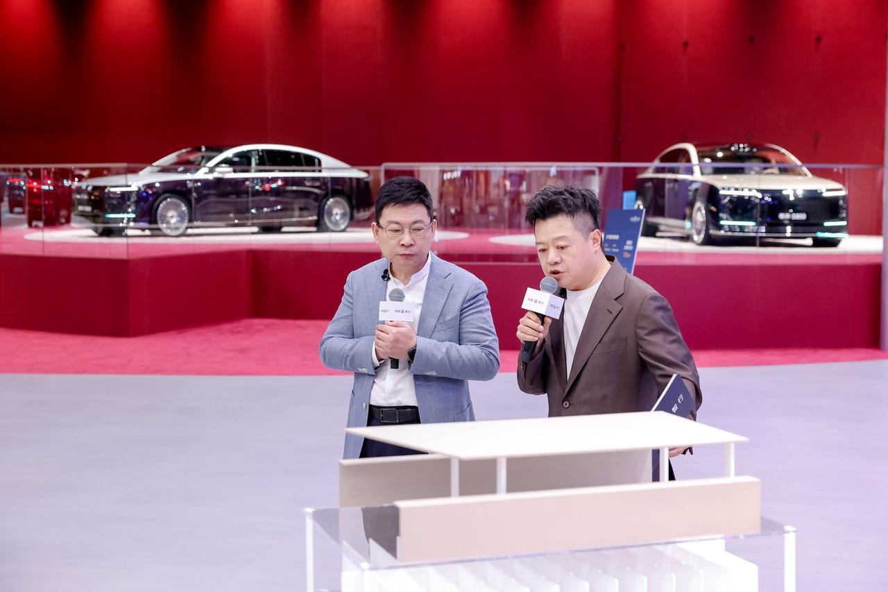 鸿蒙智行找准差异化路径，凭独特模式领跑行业
智能汽车行业淘汰赛愈演愈烈，想要站稳