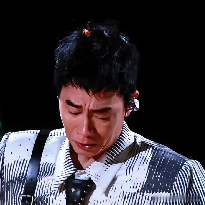 我问老公，陈小春为什么暴哭？果然男人更懂男人，老公说陈小春是害怕内疚自责，他又是