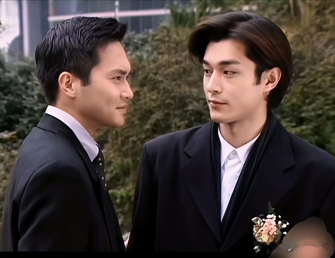 年轻时候古天乐帅气一些，
现在张智霖要帅气一些，
你们说是这样吗？