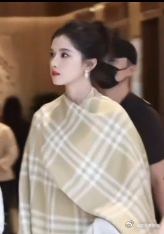 张婧怡白玉兰镜头美成啥了张婧怡美成建模了原相机死亡角度也扛得住，全靠优越头骨撑住
