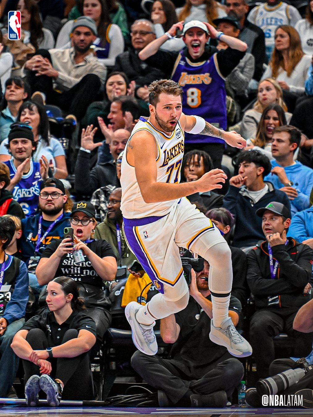 这位球迷的反应