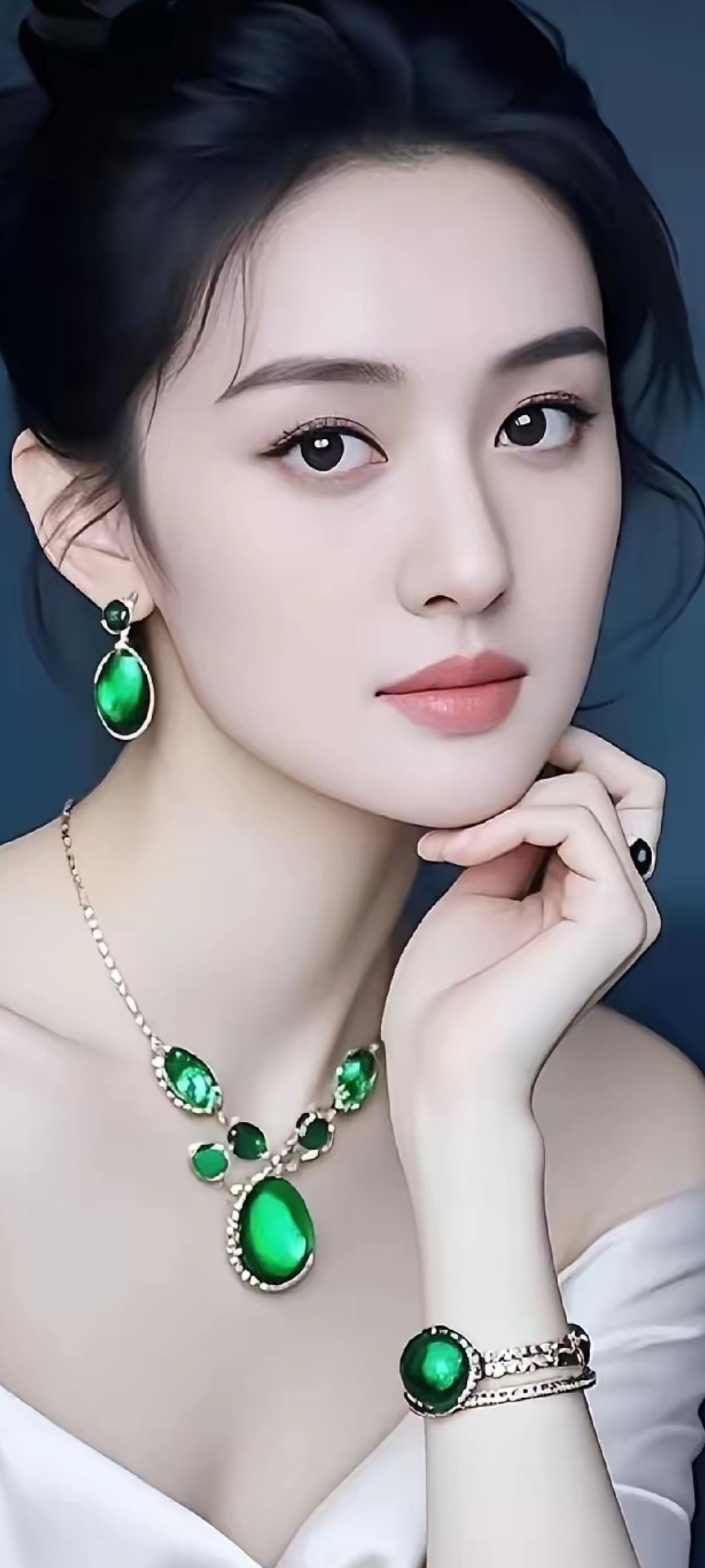 优雅绿宝石，闪耀你的每一天！💎✨