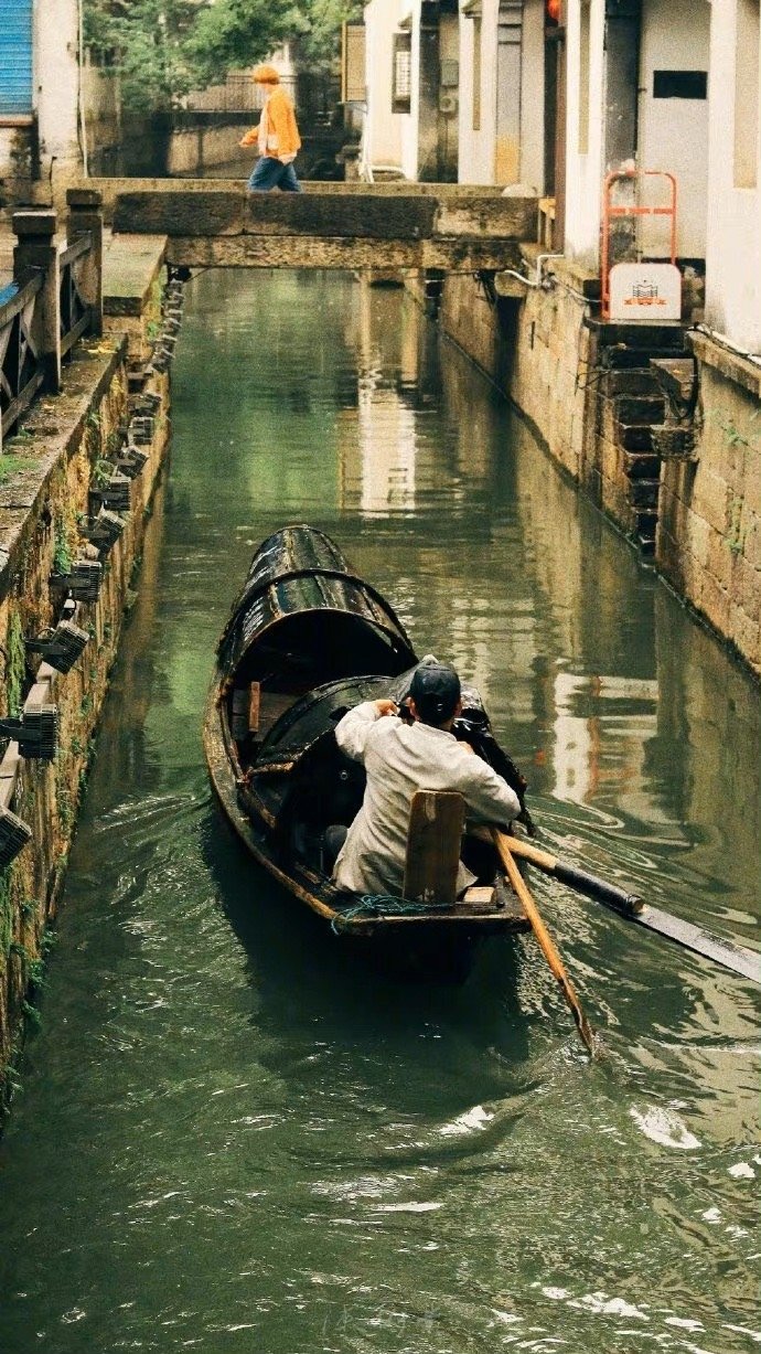 晚年，曾国藩总结自己的人生体会说——人的一生，就如同一个果子成熟的过程：不能着急