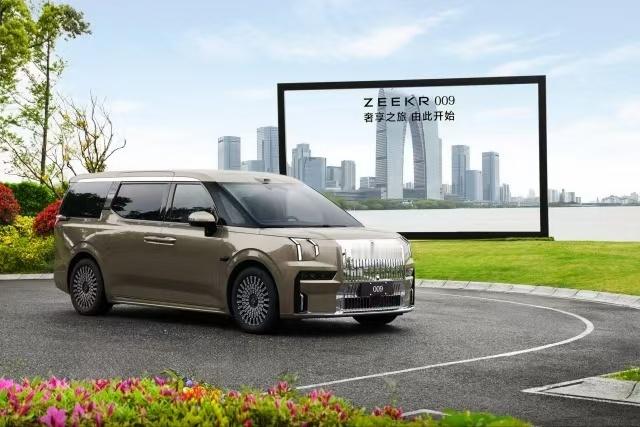 试驾过极氪009才懂，格调无需喧哗，品味自有共鸣。5月19日焕新009正式登场，