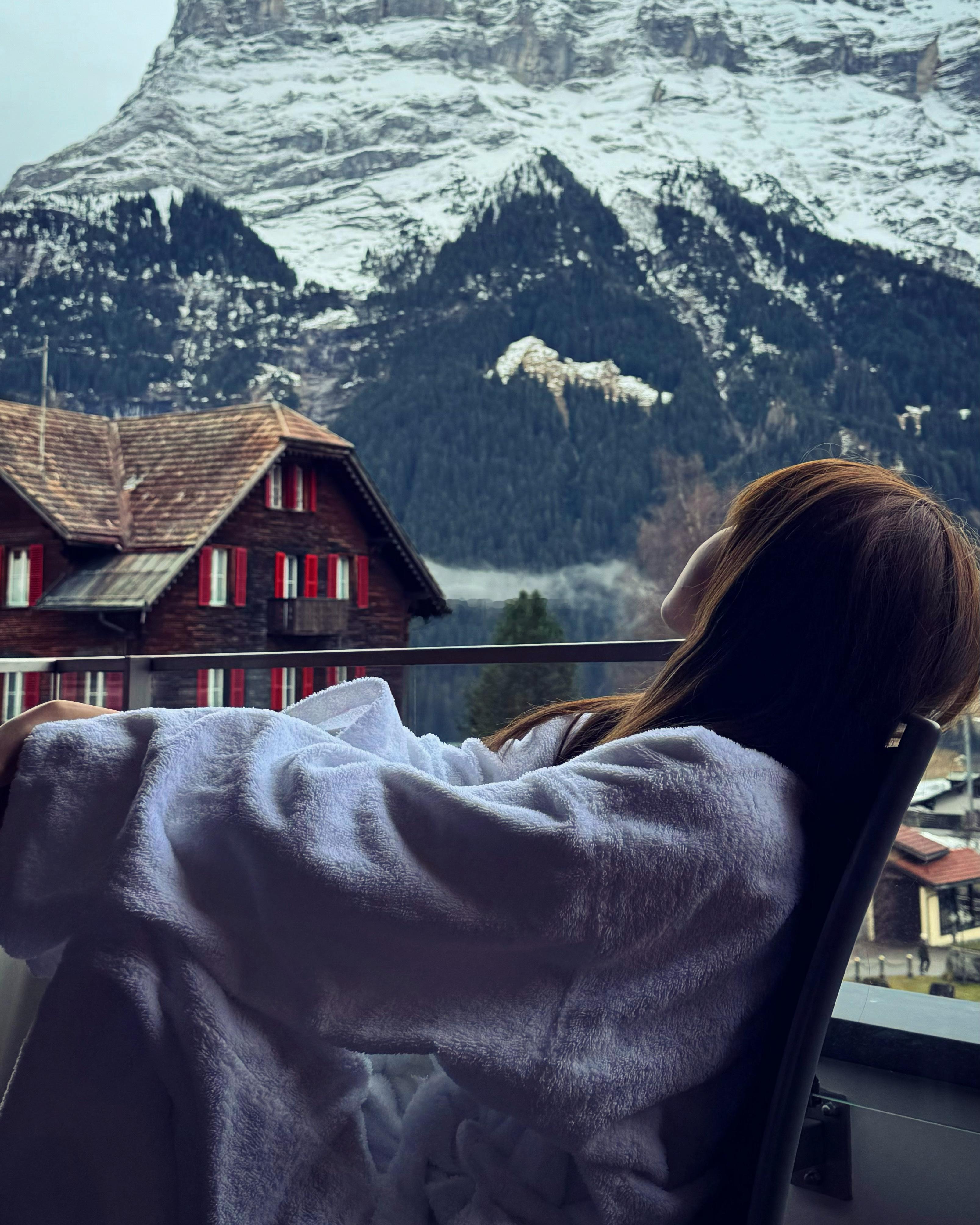 瑞士D1: 格林德瓦Drama的一天上山选择从山底坐缆车坐到山顶 下山选择滑雪撬