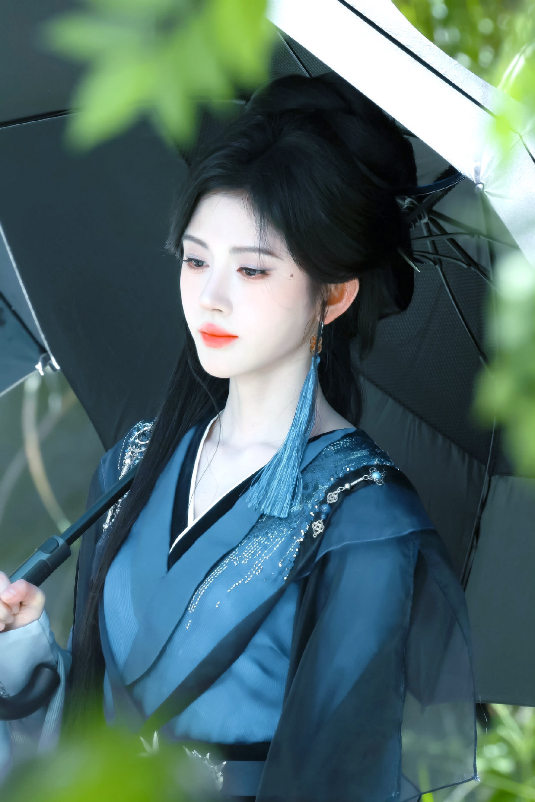 jjy鞠婧祎千香 jjy鞠婧祎姜黎非 “玫瑰之所以是玫瑰，是风与光的眷顾，更是视