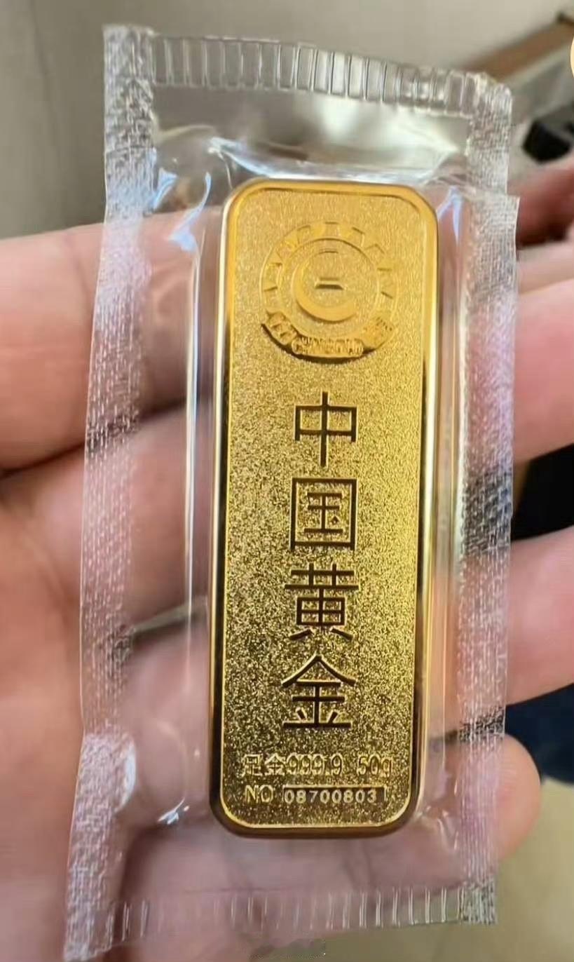 配合4000点心理整数关口和获利了结心态，以及加沙战事的缓和，黄金凌晨出现大幅回
