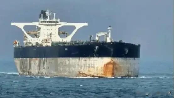 事情闹大了！

俄罗斯交通部通告全球：美军公海强行登船，“马里涅拉号”油轮随后失