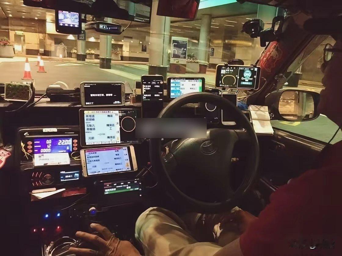 惊呆我了，香港的出租车司机开出租车是兼职吗？
主营是做信息课吧。