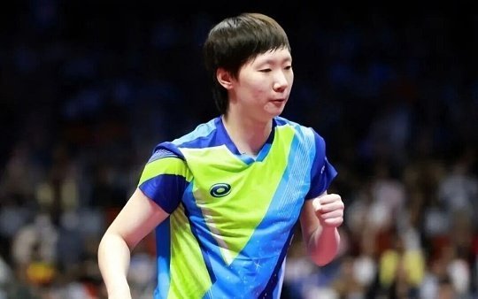 王曼昱首位集齐五大满贯女双五站大满贯赛事圆满收官，八座女双金杯尽数收入囊中，更换