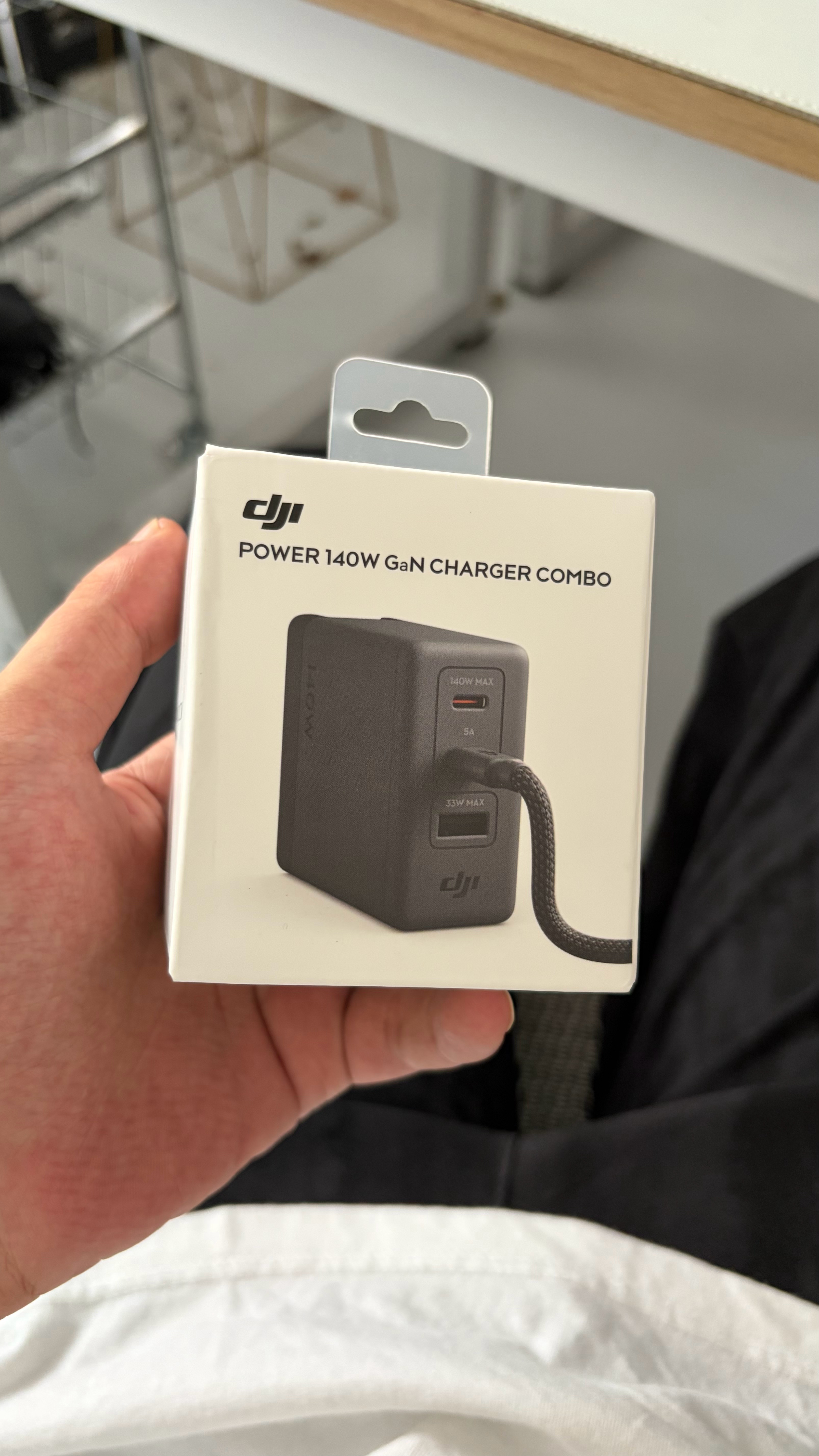 我来看看大疆这个 140W 氮化镓充电头是怎么个事儿 