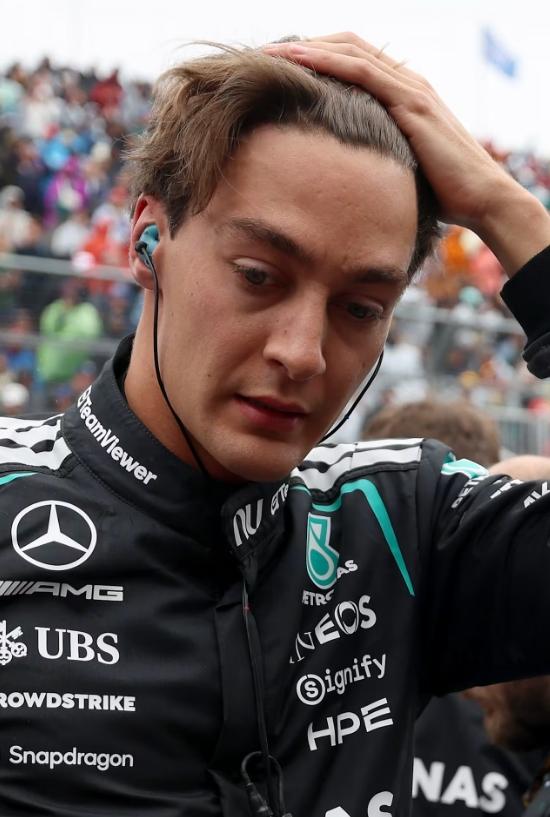 2026F1拉塞尔加拿大站退赛真相：电池突发过热冒烟,领先位置突然熄火！
202