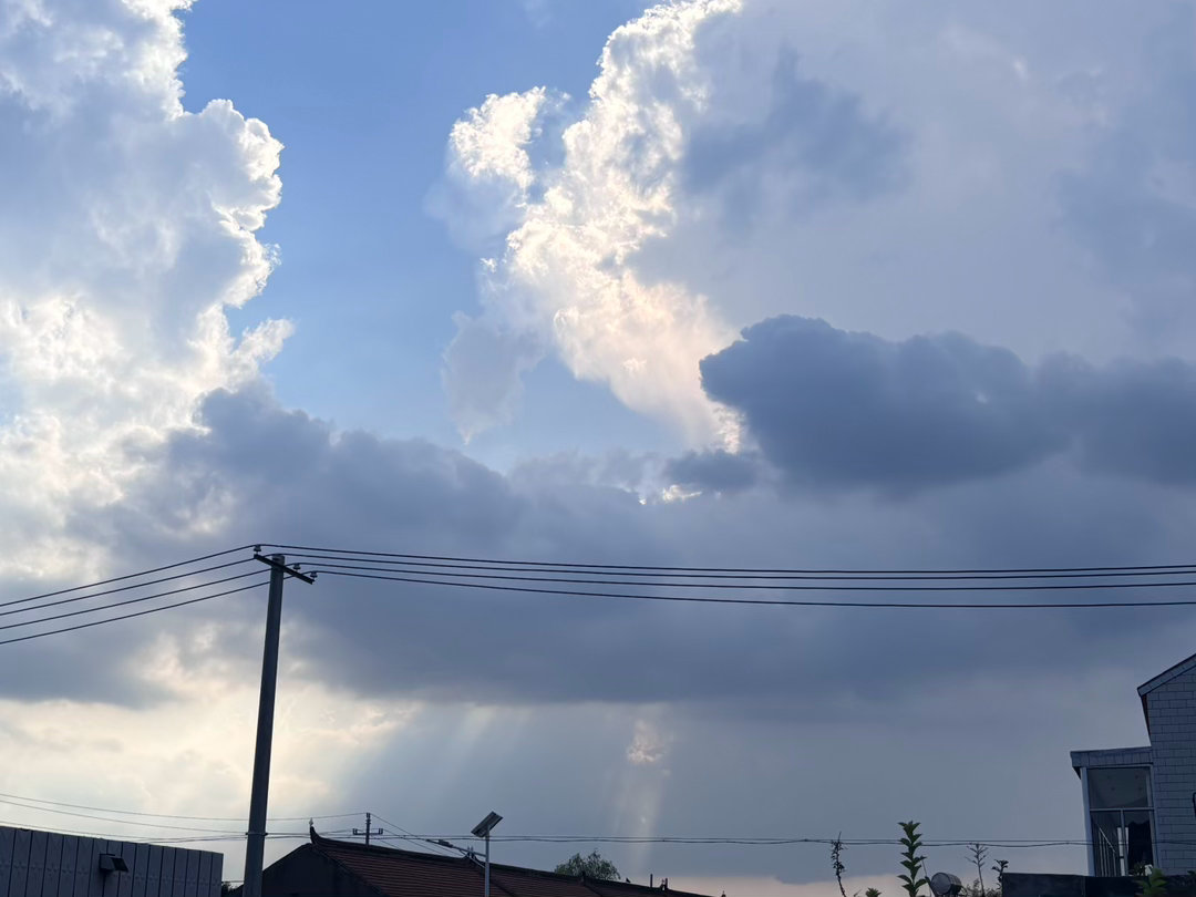 天空是绵绵的糖～ 