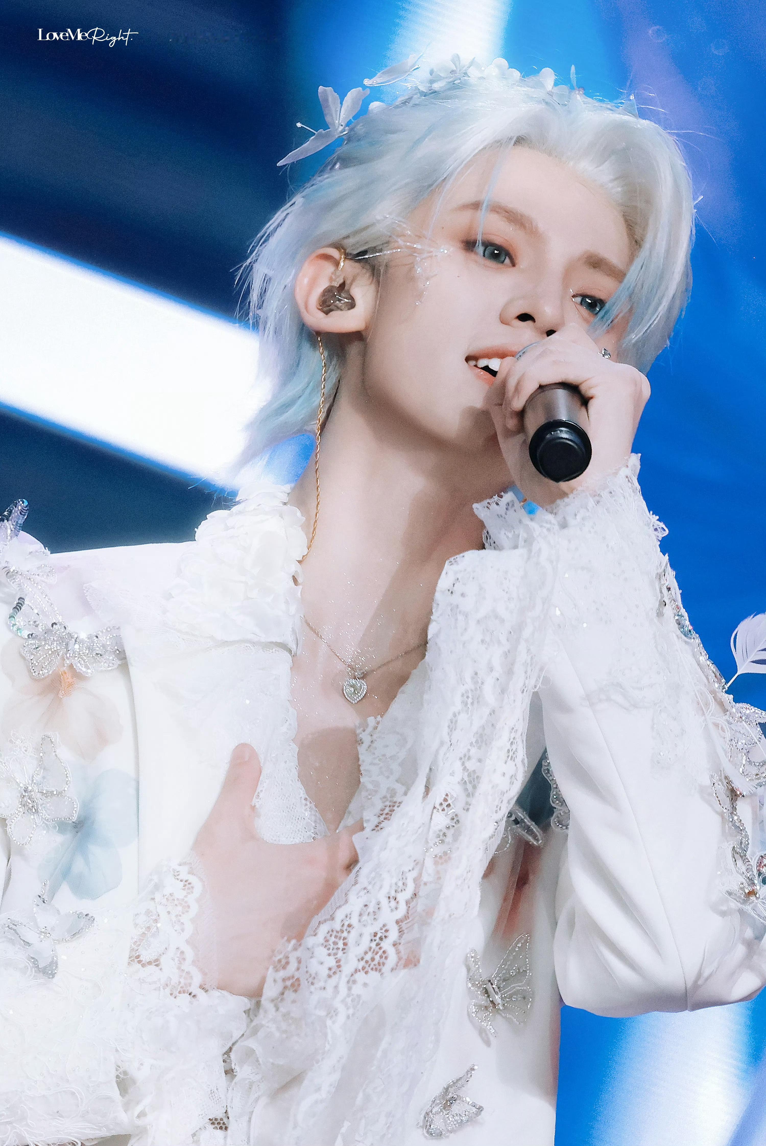 左航白毛左航衣服开了左航 今日演唱会饭拍 