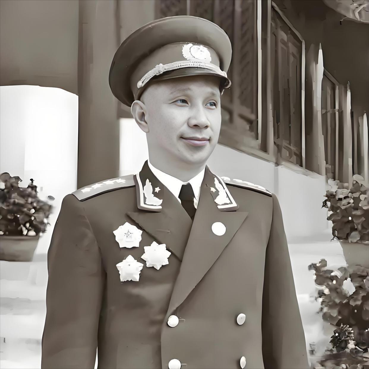 从开会凑不齐人，到指挥千军万马，粟裕大将靠什么让所有人服气？

提起粟裕大将，都