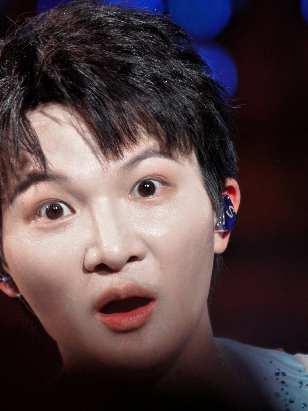 周深与华晨宇的粉丝为什么总是交流啊？他俩也不是同类型歌手啊！[允悲][允悲] ​