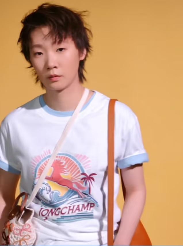 最近看了太多赛场上的王曼昱，可以回来看看时尚圈的王曼昱啦！王曼昱代言奢侈品牌珑骧